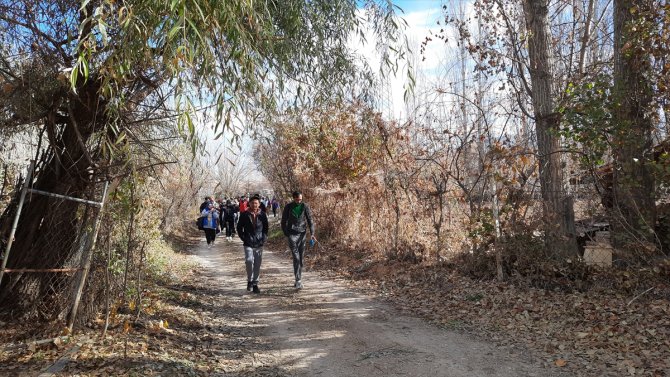 Üniversite öğrencileri Bozkır'da doğa yürüyüşü yaptı