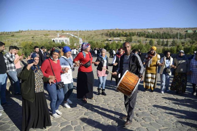 Diyarbakırlı kadın pazarcılar kent gezisiyle nefes aldı