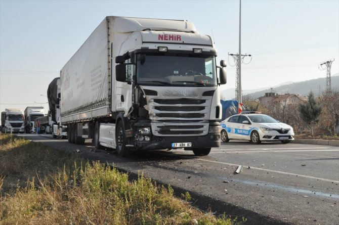 Konya'da kamyonet ile otomobilin çarpışması sonucu 2 kişi hayatını kaybetti