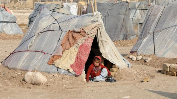 Afganistan'da açlık ve yoksulluk en çok evlerinden olmuş aileleri etkiliyor