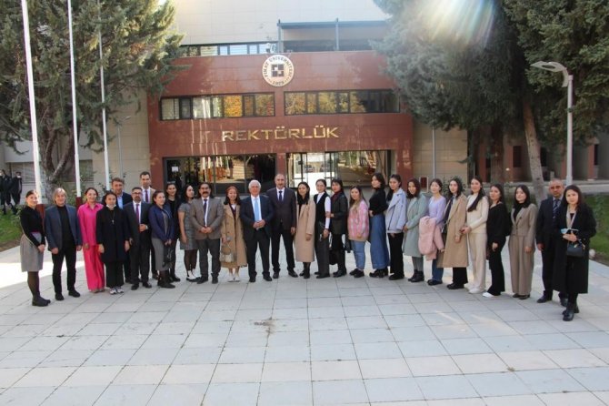 Kazakistanlı 25 öğrenci Fırat Üniversitesi’nde staj yapacak