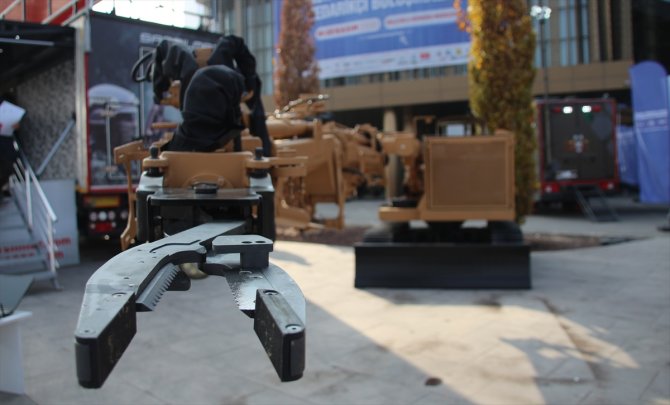 Konya'da üretilen robotik kol bombayı el hassasiyetiyle imha ediyor