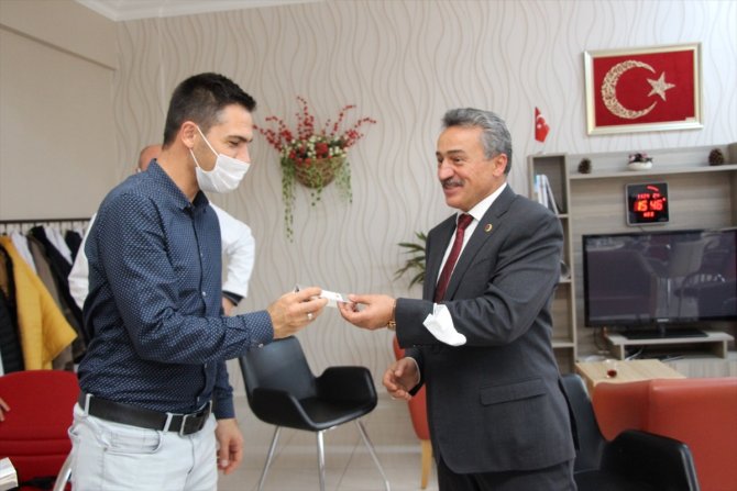 Mehmet Tutal, öğretmenleri okullarında ziyaret etti