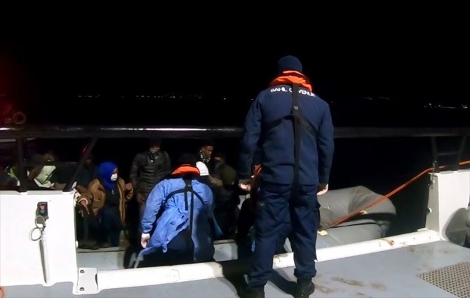 İzmir açıklarında 50 düzensiz göçmen kurtarıldı