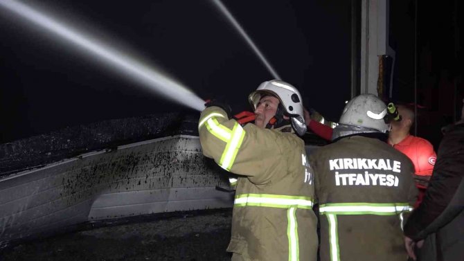 Kırıkkale’de gece saatlerinde hareketli dakikalar: Gıda deposunda yangın çıktı