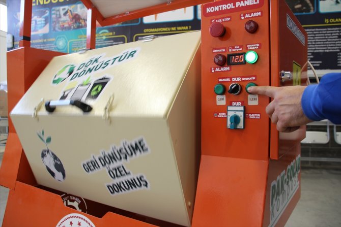 Meslek lisesinde, güneş enerjisiyle çalışan kompost makinesi geliştirildi