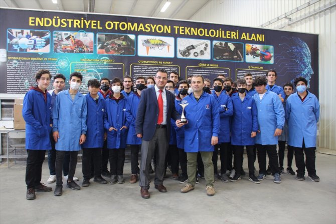 Meslek lisesinde, güneş enerjisiyle çalışan kompost makinesi geliştirildi