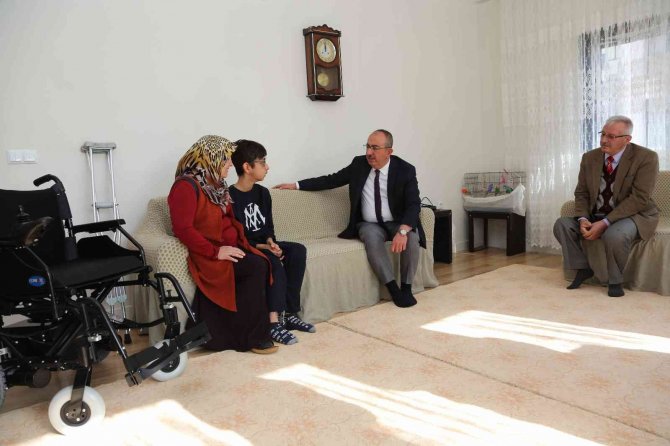 Meram’da engelliler için akü şarj istasyonları kuruldu