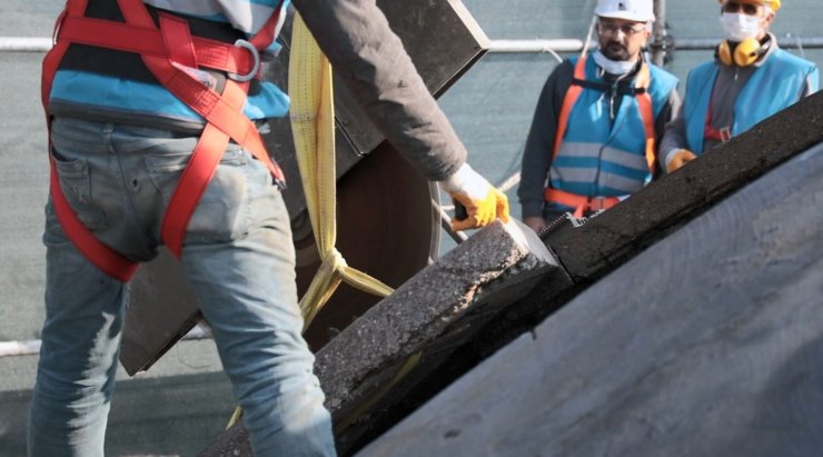 Fatih Köşkü'nde çökme riskine neden olan bin 500 tonluk beton yükü kaldırıldı