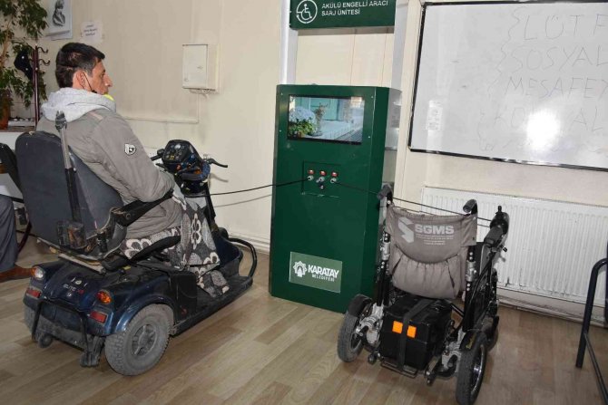 Karatay’da şarj istasyonları engellilerin hayatını kolaylaştırıyor
