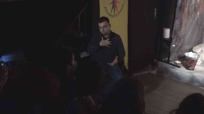 Samsun’da engelliler için işaret diliyle tiyatro gösterimi yapıldı