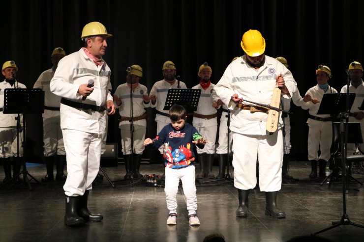 Maden işçilerinden muhteşem konser