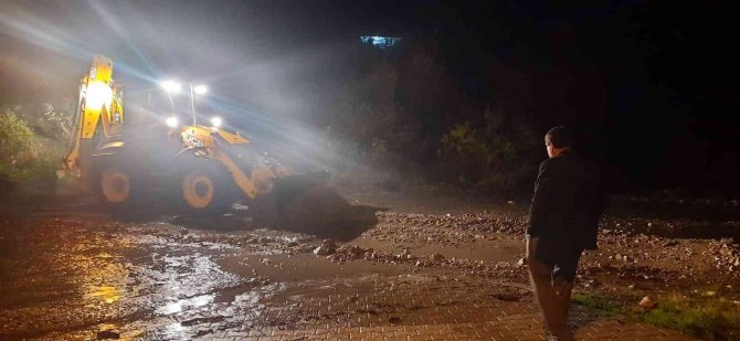 Yağıştan etkilenen bölgelere Söke Belediyesi ekipleri anında müdahale etti