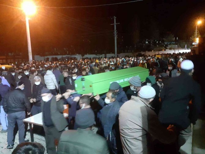 Burdur’daki kazada hayatını kaybeden 4 kişi toprağa verildi