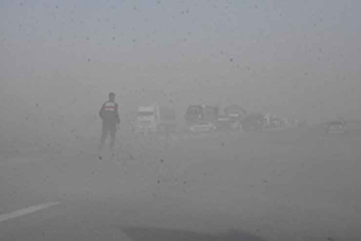 Konya’da kum fırtınası zincirleme kazaya sebep oldu! 7 yaralı