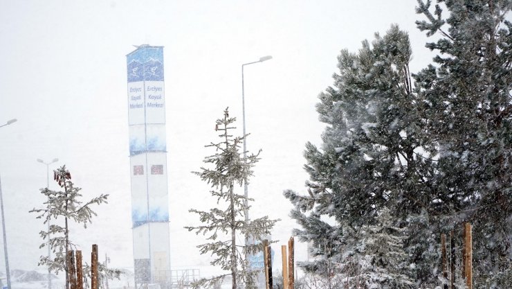Erciyes’te kar kalınlığı 20 santime ulaştı