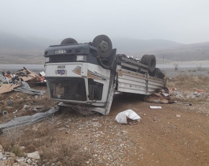 Malatya’da kontrolden çıkan kamyonet takla attı: 1 yaralı