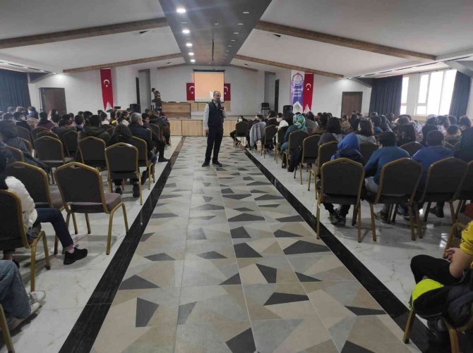 Konya Emniyetinden öğrencilere siber farkındalık semineri