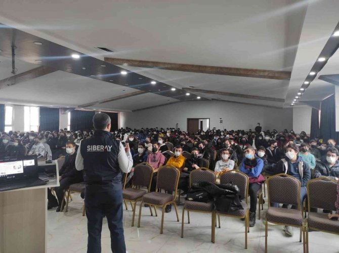 Konya Emniyetinden öğrencilere siber farkındalık semineri