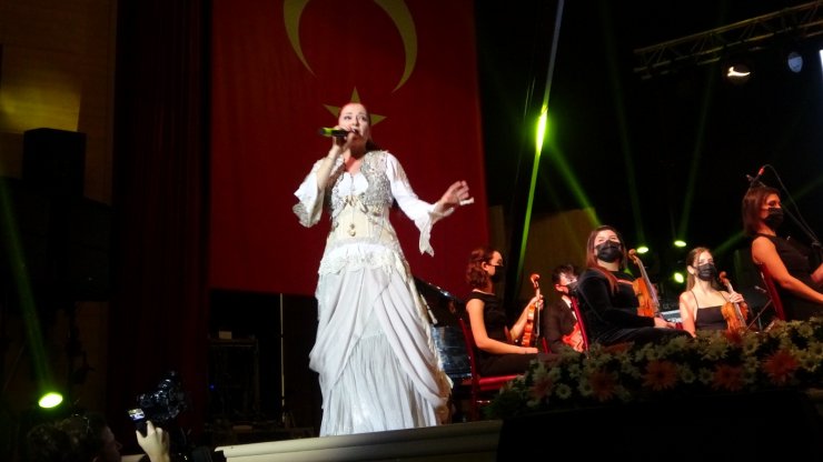 Candan Erçetin ve Serkan Çağrı, Balkan Müzik Festivali'nde  coşturdu