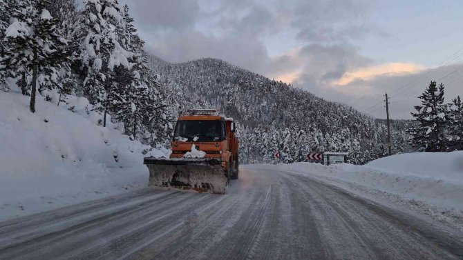 Kar kazaları beraberinde getirdi