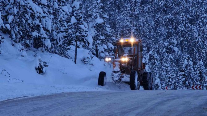 Kar kazaları beraberinde getirdi