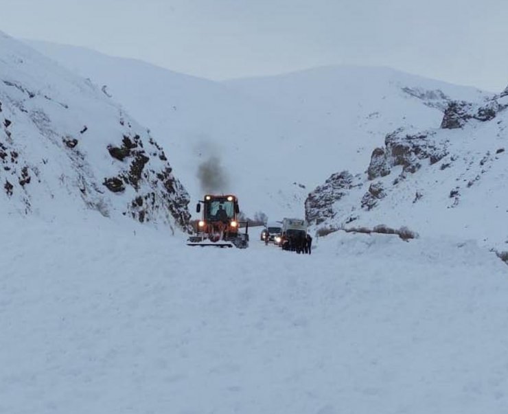 Kar nedeniyle 583 yerleşim yerinin yolu ulaşıma kapandı