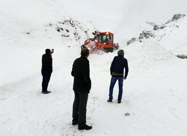 Kar nedeniyle 583 yerleşim yerinin yolu ulaşıma kapandı