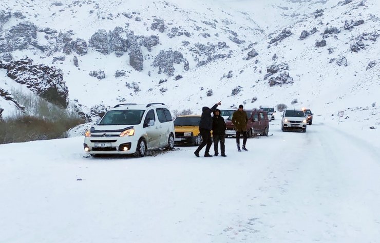 Kar nedeniyle 583 yerleşim yerinin yolu ulaşıma kapandı