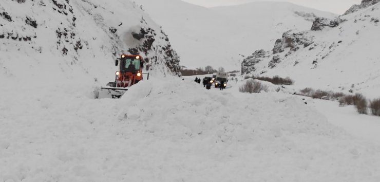 Kar nedeniyle 583 yerleşim yerinin yolu ulaşıma kapandı