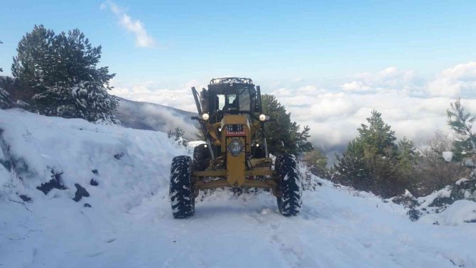 Kardan kapanan yayla yolları ulaşıma açıldı