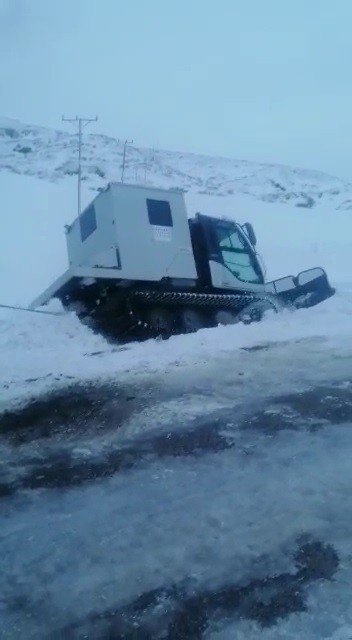 Mahsur kalan arıza ekibi kurtarıldı