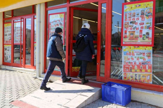 Uşak Zabıta ekipleri, marketleri denetledi