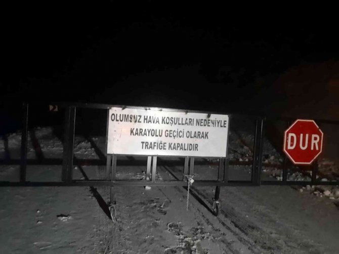 Van-Bahçesaray yolu tekrar ulaşıma kapandı