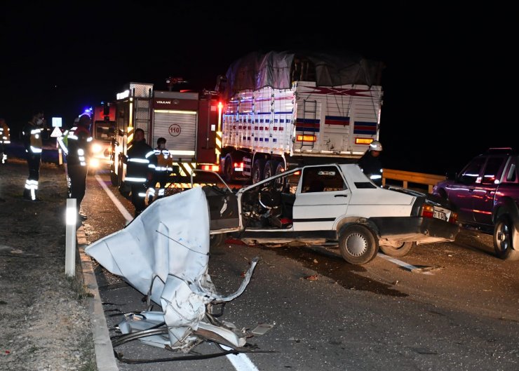 Adana’da otomobil traktöre çarptı: 1 ölü, 1 ağır yaralı