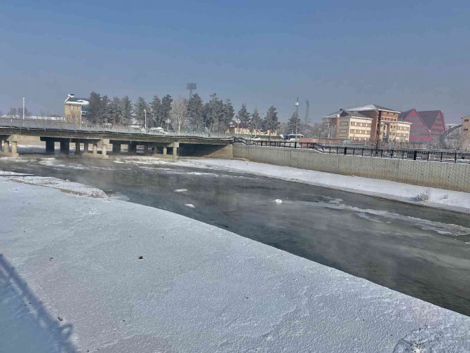 Ağrı’da termometreler eksi 28 dereceyi gösterdi