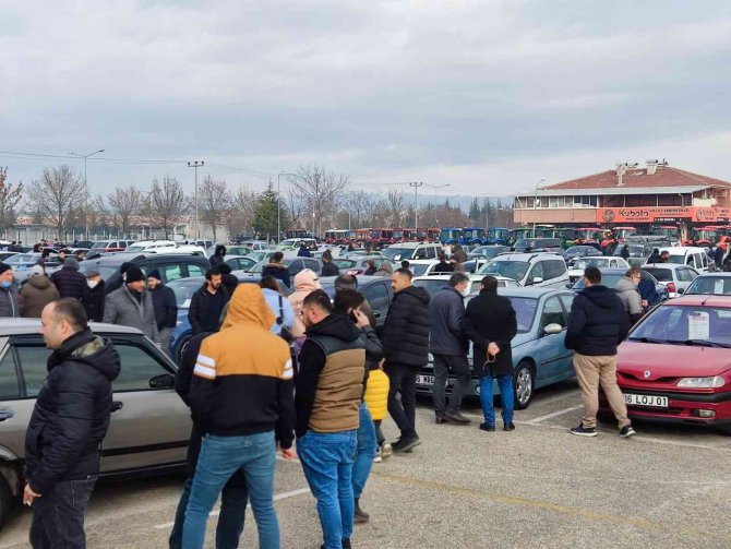 Eskişehir Açık Oto Pazarı hareketlendi