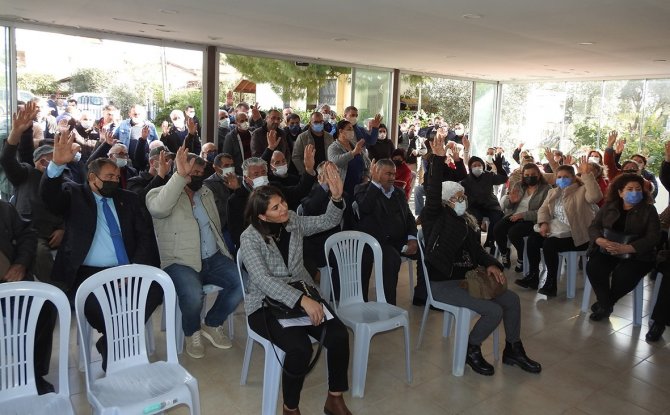 PSAKD Çeşme Şubesi’nde Sedat Mutlu güven tazeledi