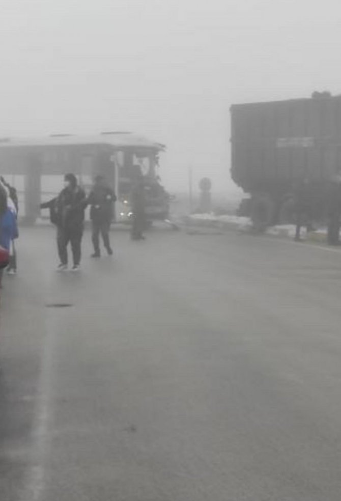 Rus turistleri taşıyan araç Konya'da, yoğun siste kaza yaptı!