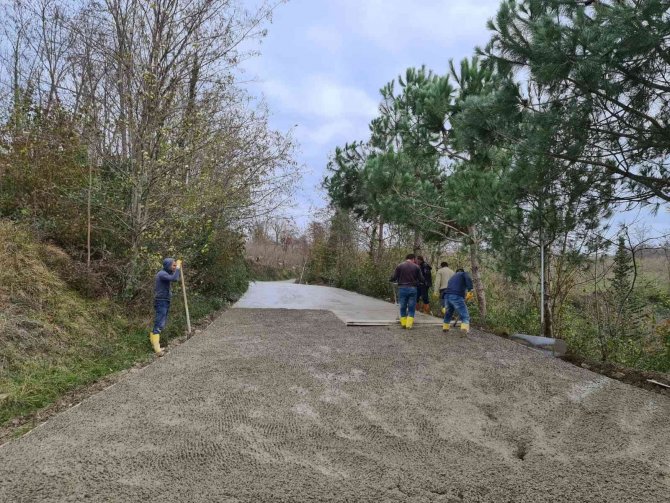 Fatsa’da beton yol seferberliği sürüyor