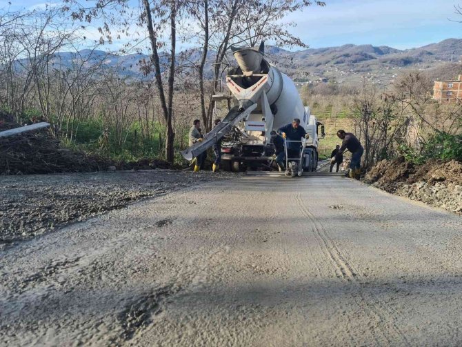 Fatsa’da beton yol seferberliği sürüyor