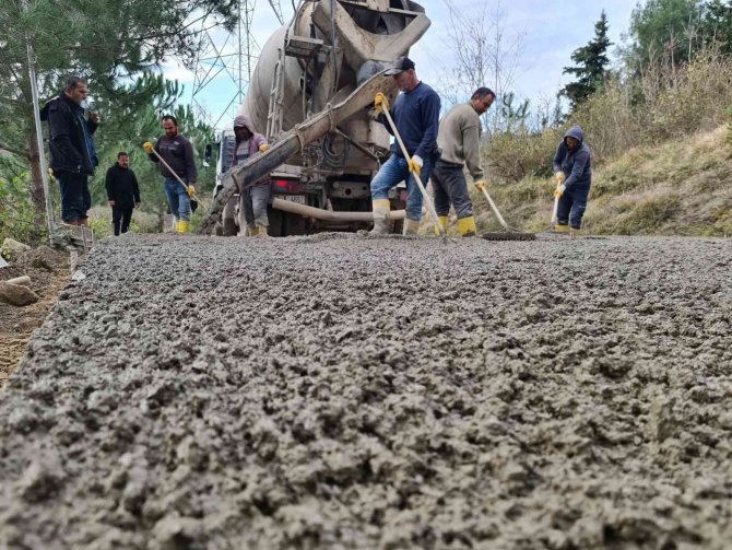 Fatsa’da beton yol seferberliği sürüyor