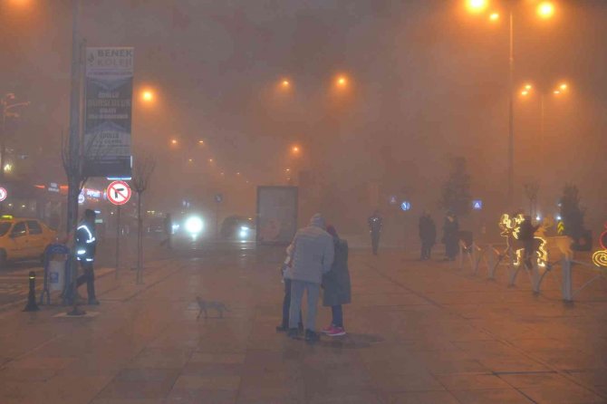 Çorlu’da yoğun sis: Göz gözü görmüyor