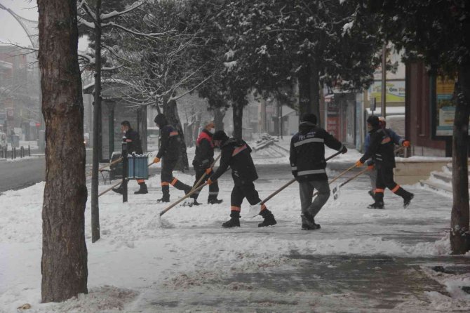 Erzincan’da kar yağışı etkili oluyor