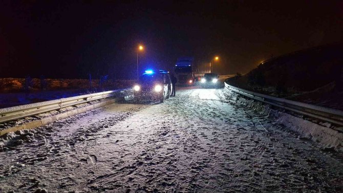 Kar, tipi ve buzlanma ulaşımda aksamalara neden oldu