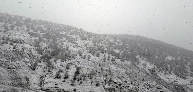 103 köy yolu ulaşıma kapandı