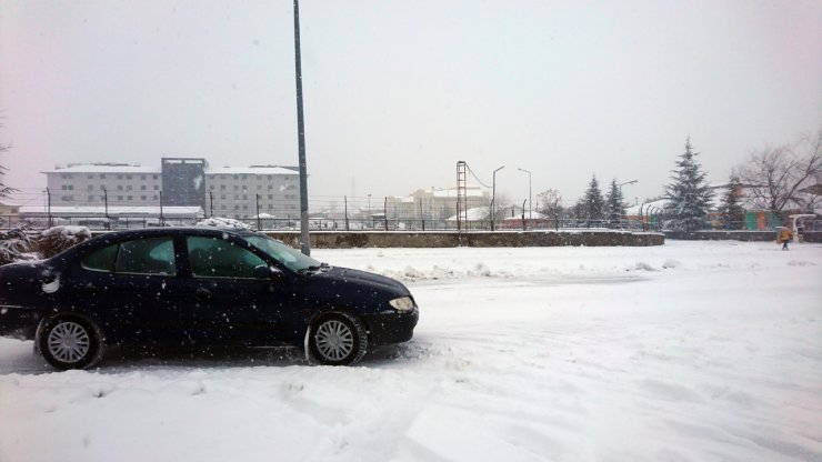 103 köy yolu ulaşıma kapandı