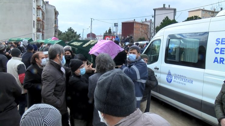 Bolu'daki trafik kazasında ölen aile üyeleri İstanbul'da toprağa verildi  