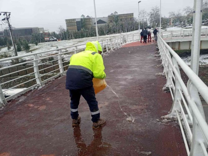 Yaya güvenliği için üstgeçitlerde çalışma