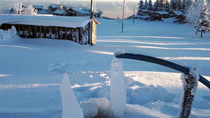 Kar kalınlığı 50 santime ulaştı, ortaya seyrine doyumsuz manzaralar çıktı